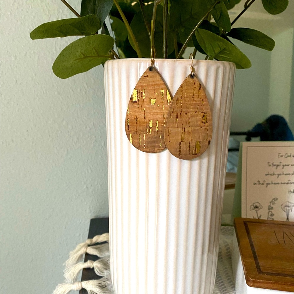 Nickel & Suede - Cork & Gold leather earrings - 14k gold hooks